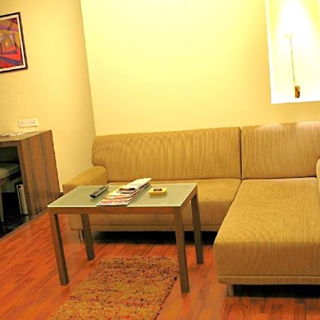 Hotel Studio Estique Pune Exteriör bild