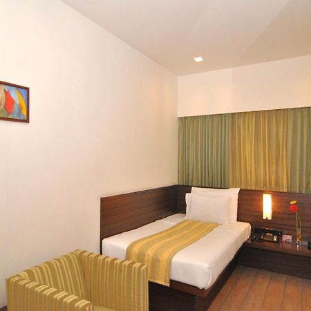 Hotel Studio Estique Pune Exteriör bild