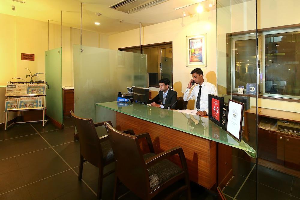 Hotel Studio Estique Pune Exteriör bild