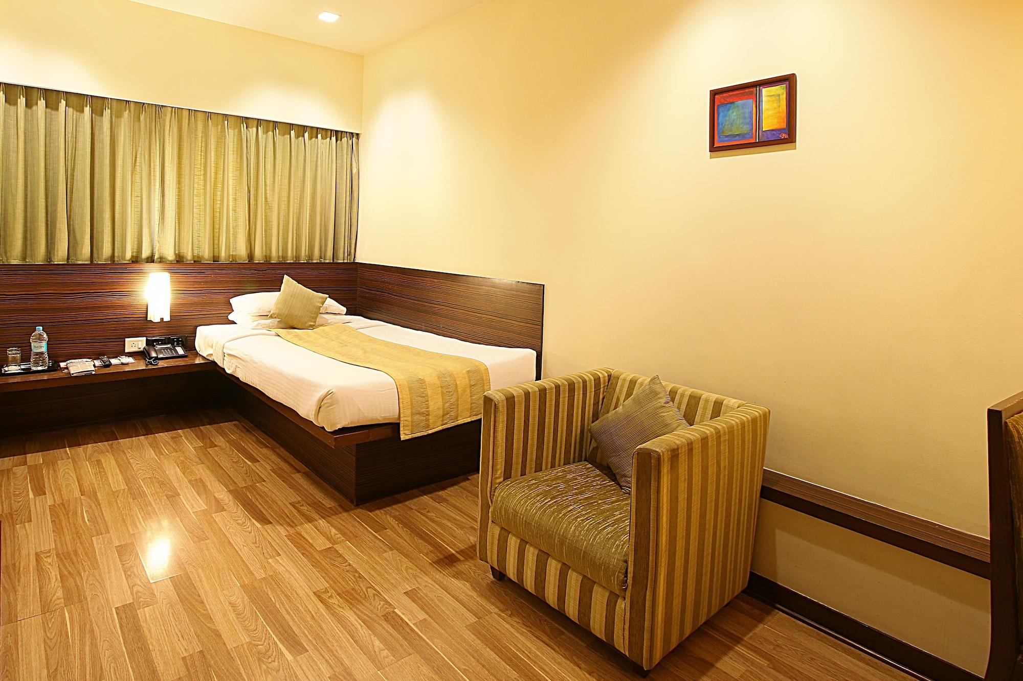 Hotel Studio Estique Pune Exteriör bild