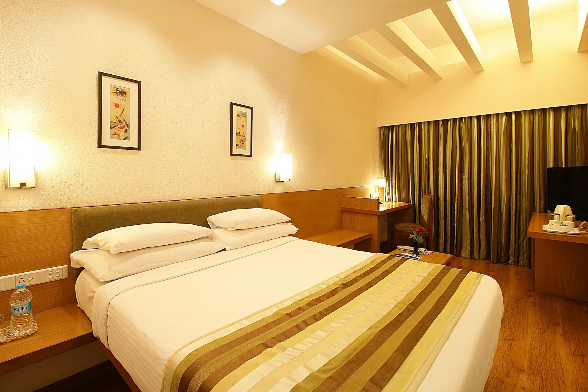 Hotel Studio Estique Pune Exteriör bild