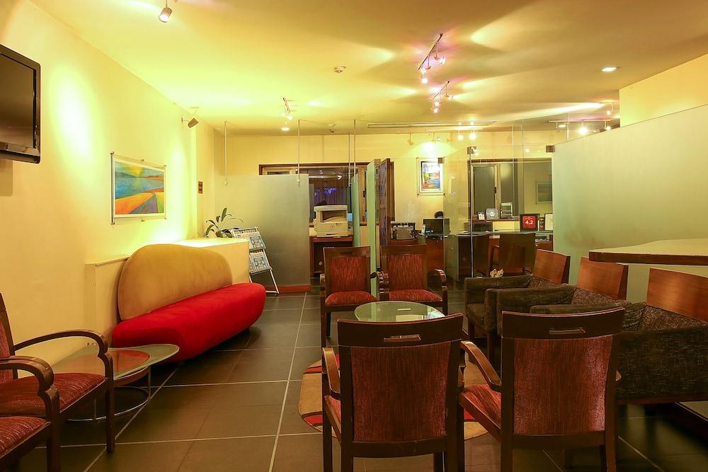 Hotel Studio Estique Pune Exteriör bild