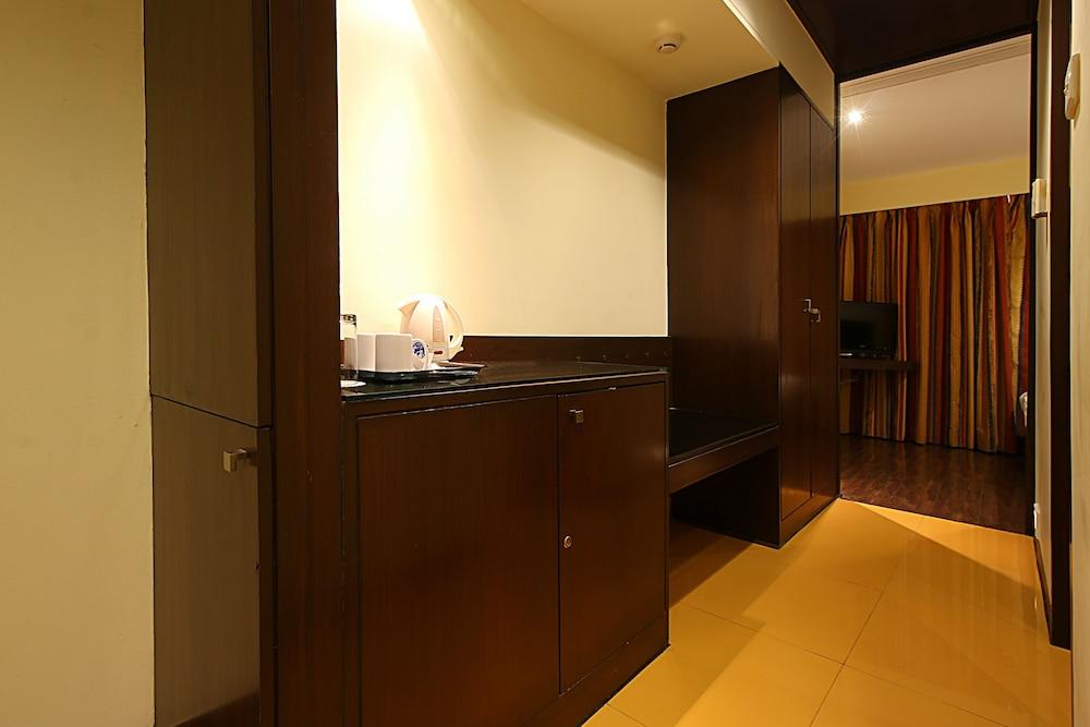 Hotel Studio Estique Pune Exteriör bild