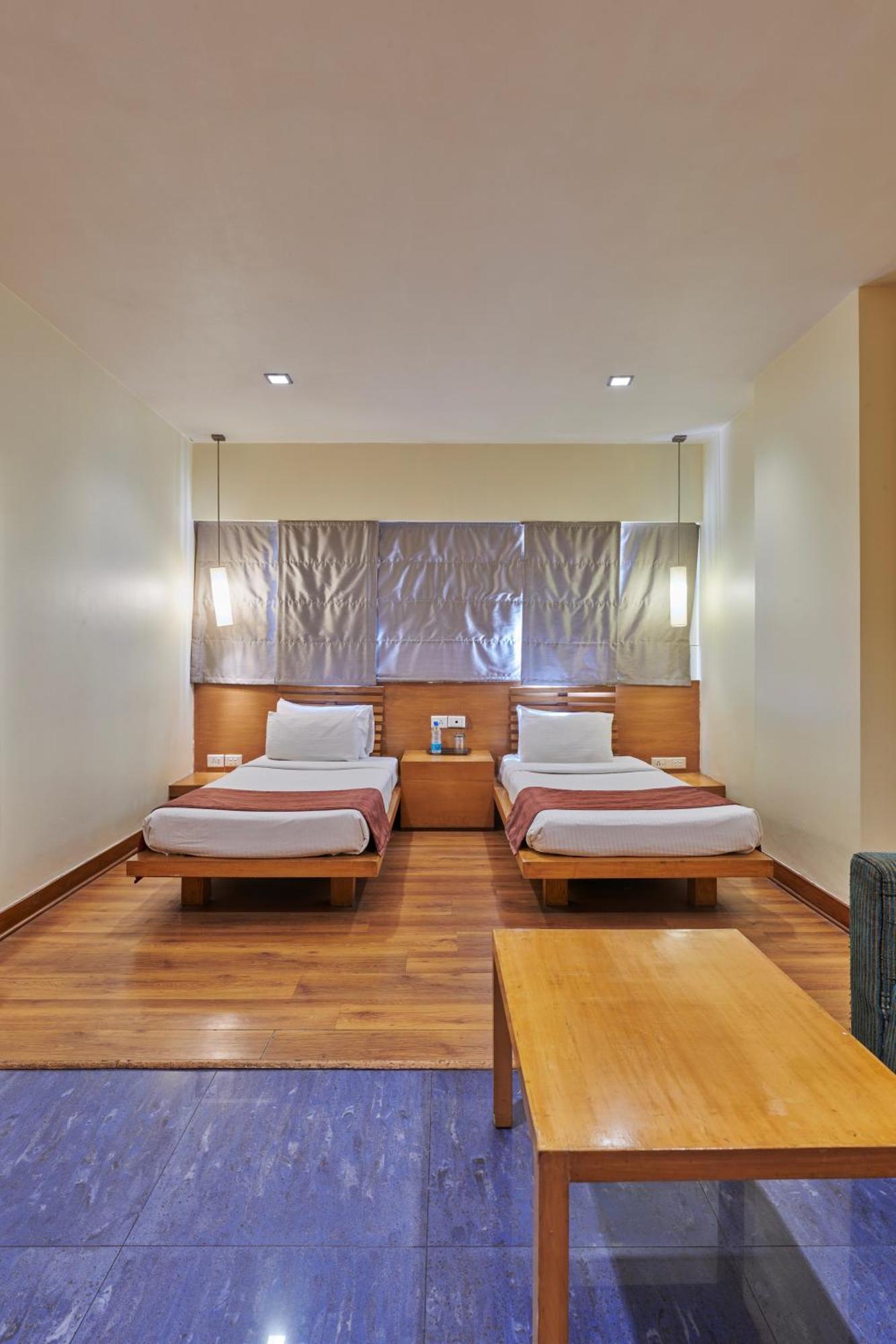 Hotel Studio Estique Pune Exteriör bild