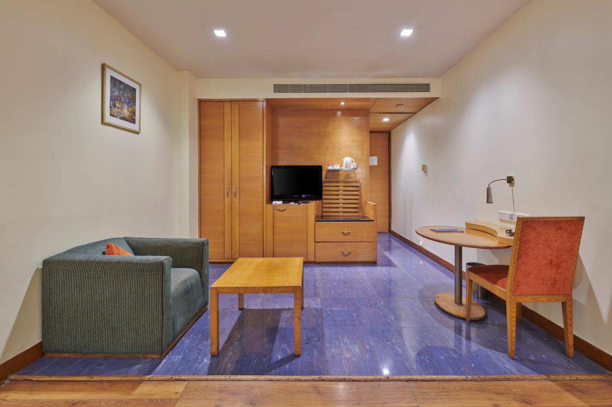 Hotel Studio Estique Pune Exteriör bild