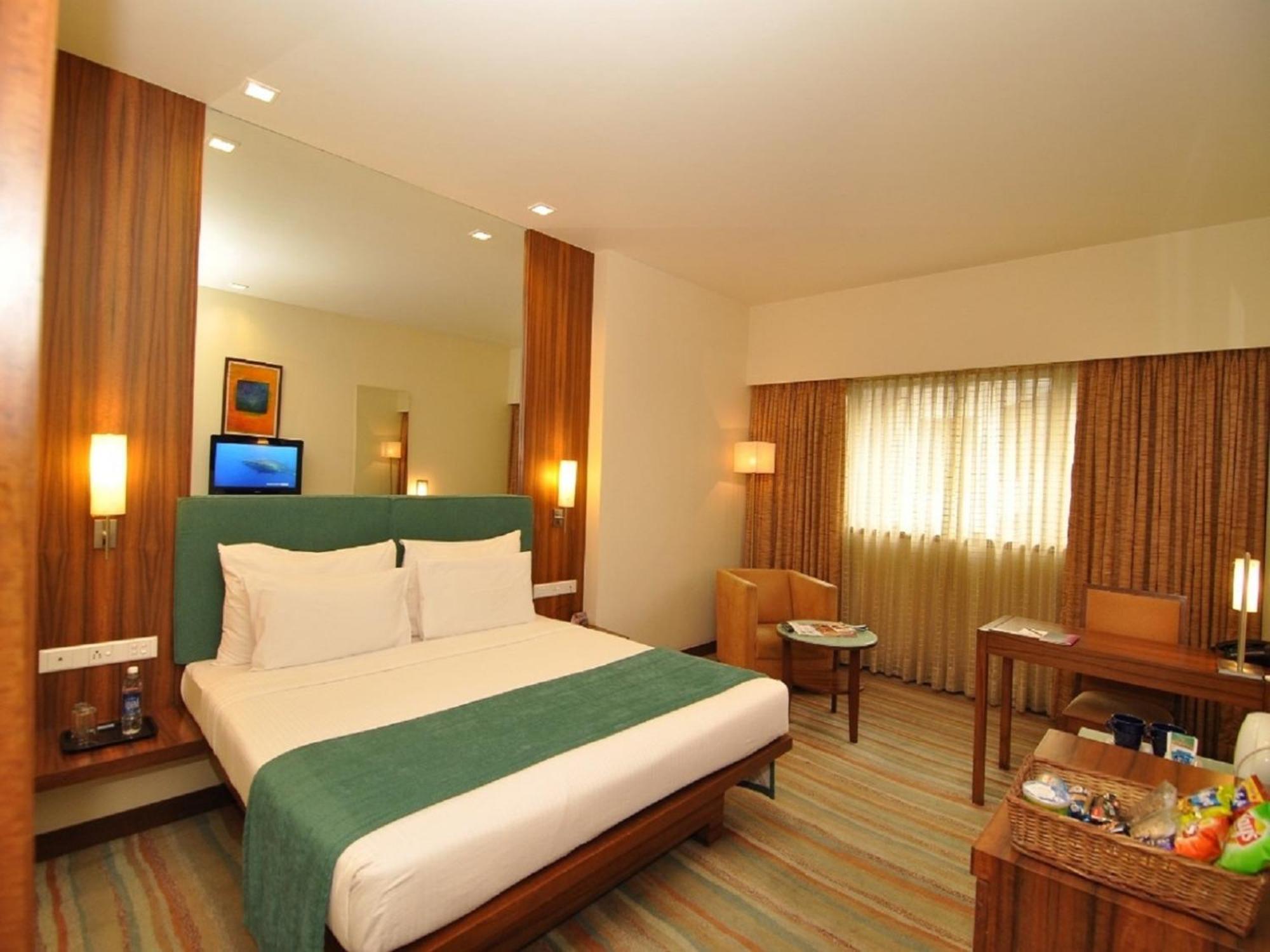 Hotel Studio Estique Pune Exteriör bild
