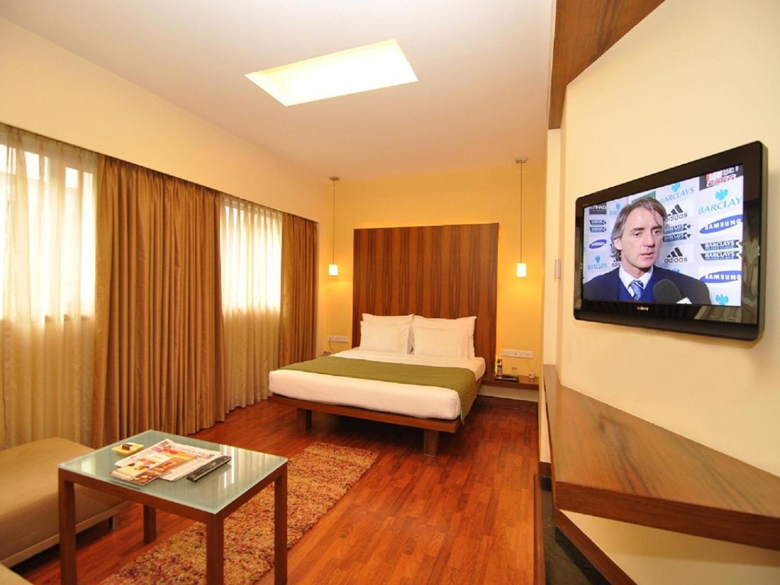 Hotel Studio Estique Pune Exteriör bild