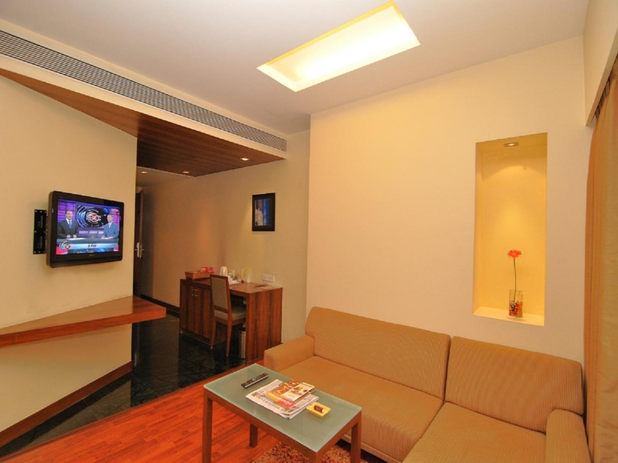 Hotel Studio Estique Pune Exteriör bild