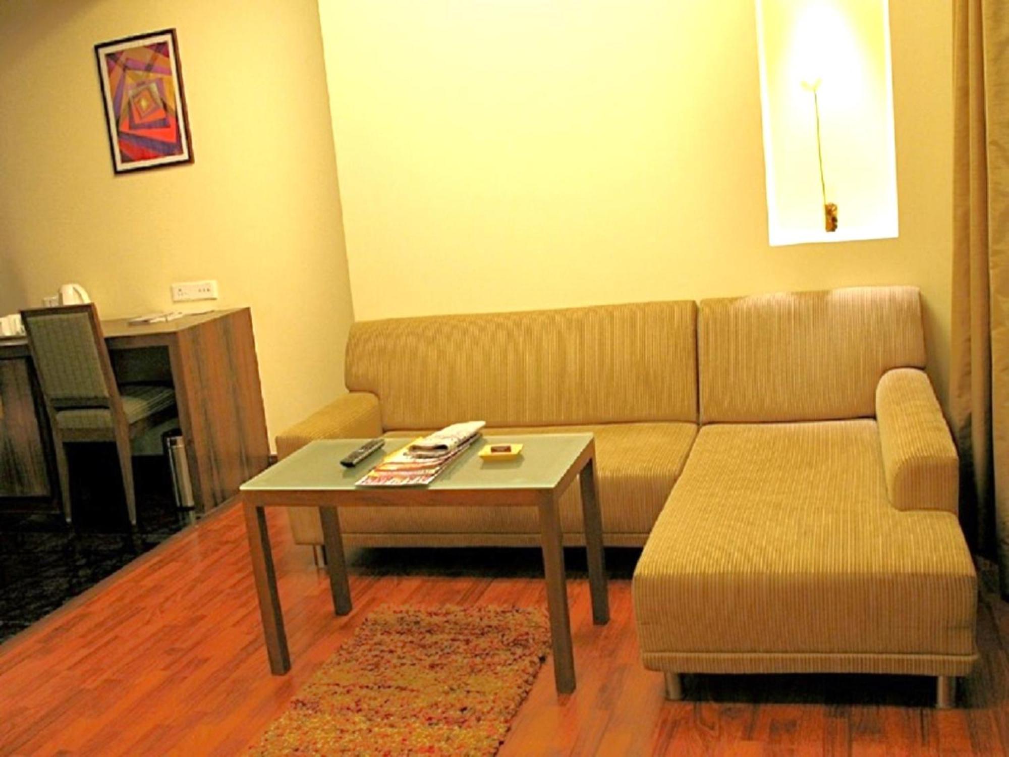 Hotel Studio Estique Pune Exteriör bild