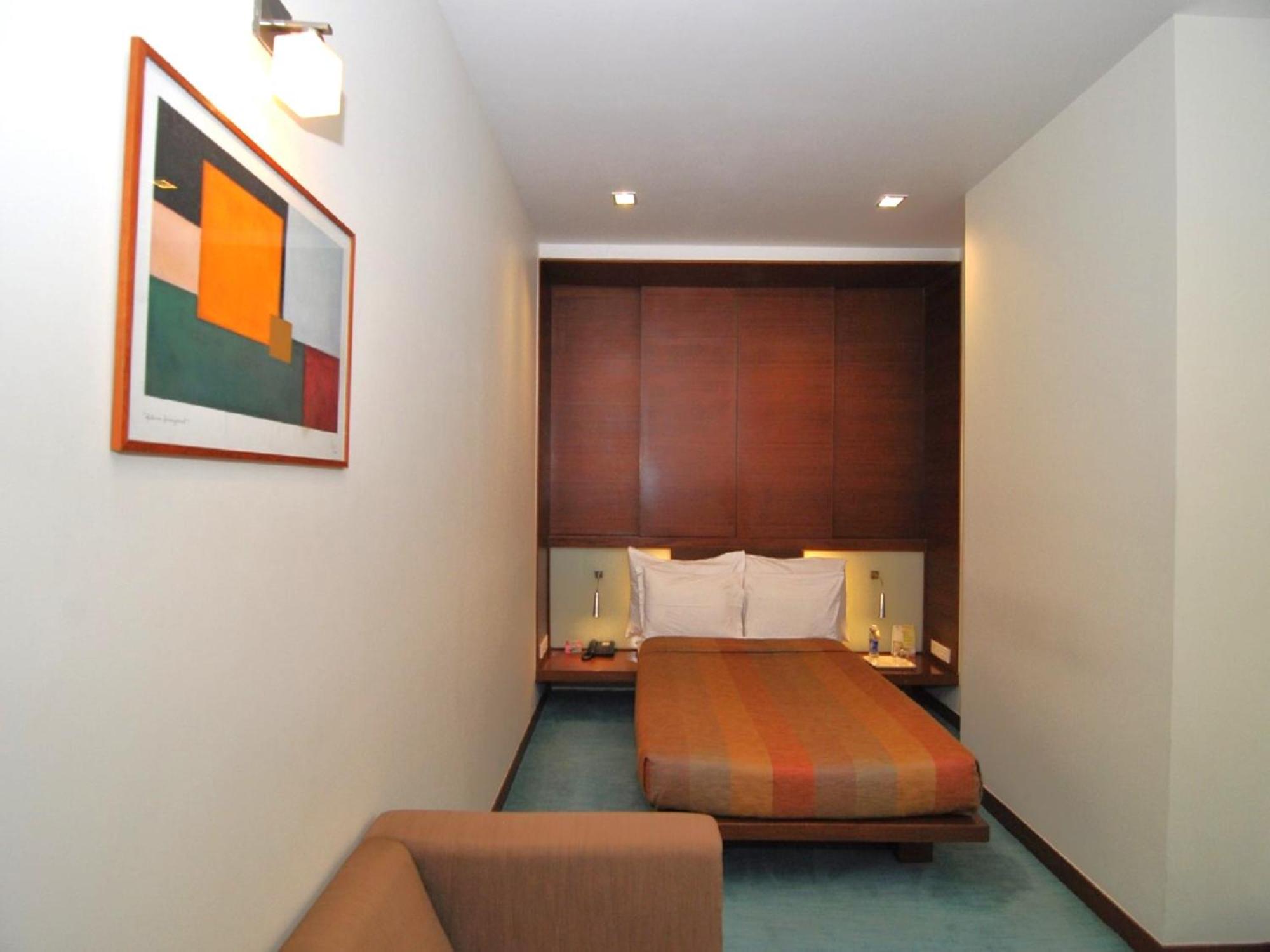 Hotel Studio Estique Pune Exteriör bild