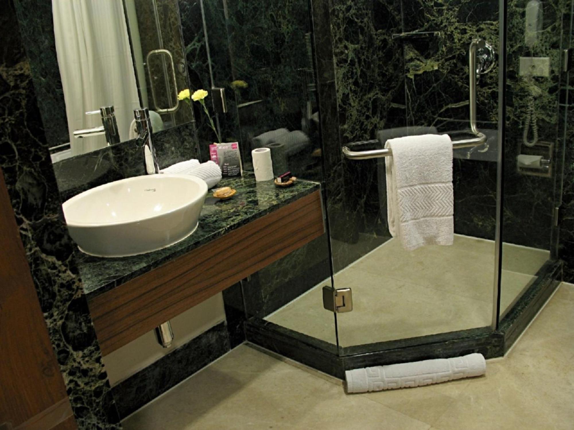 Hotel Studio Estique Pune Exteriör bild