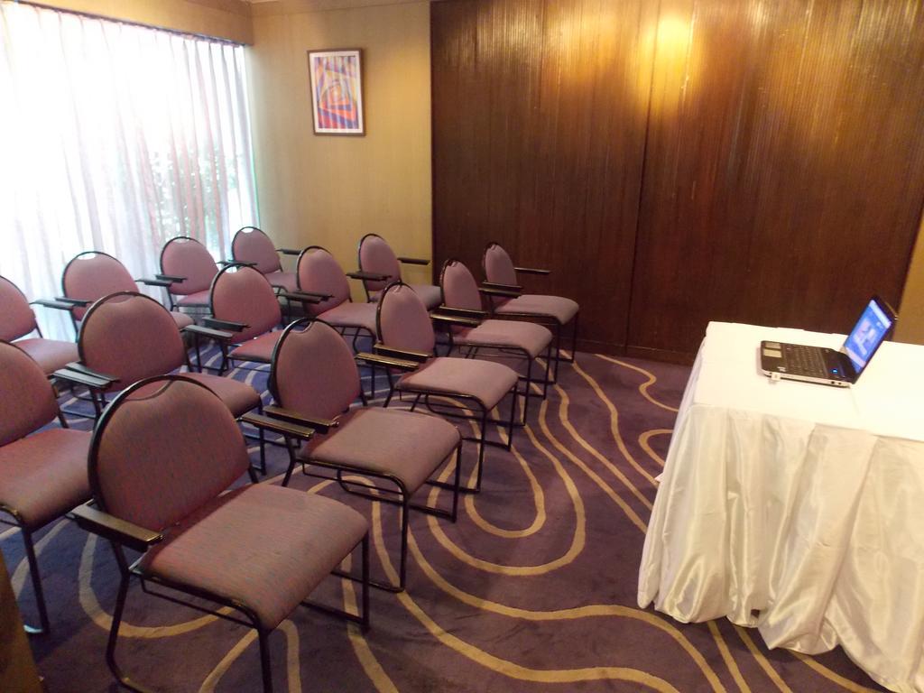 Hotel Studio Estique Pune Exteriör bild