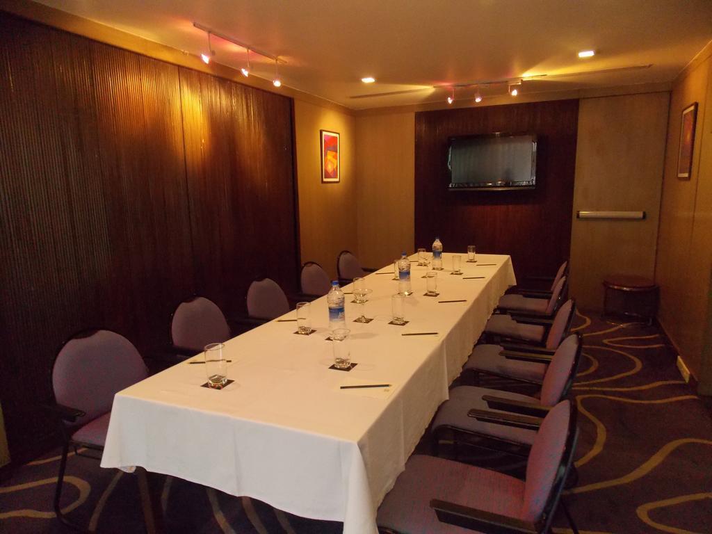 Hotel Studio Estique Pune Exteriör bild