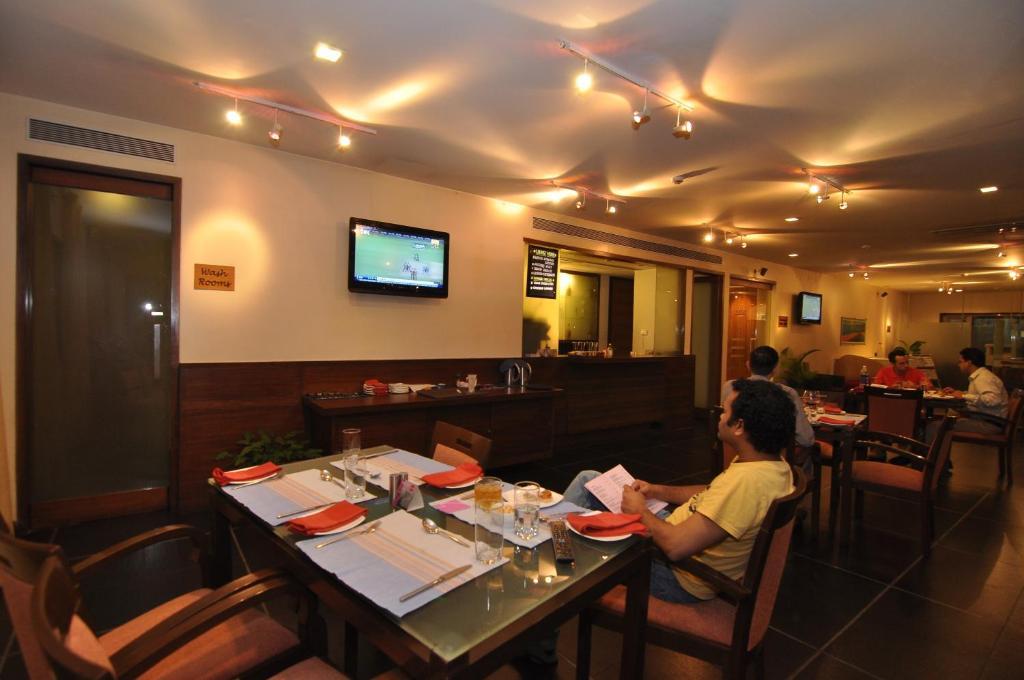 Hotel Studio Estique Pune Exteriör bild