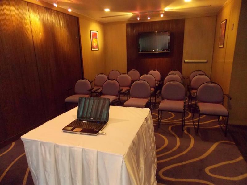 Hotel Studio Estique Pune Exteriör bild