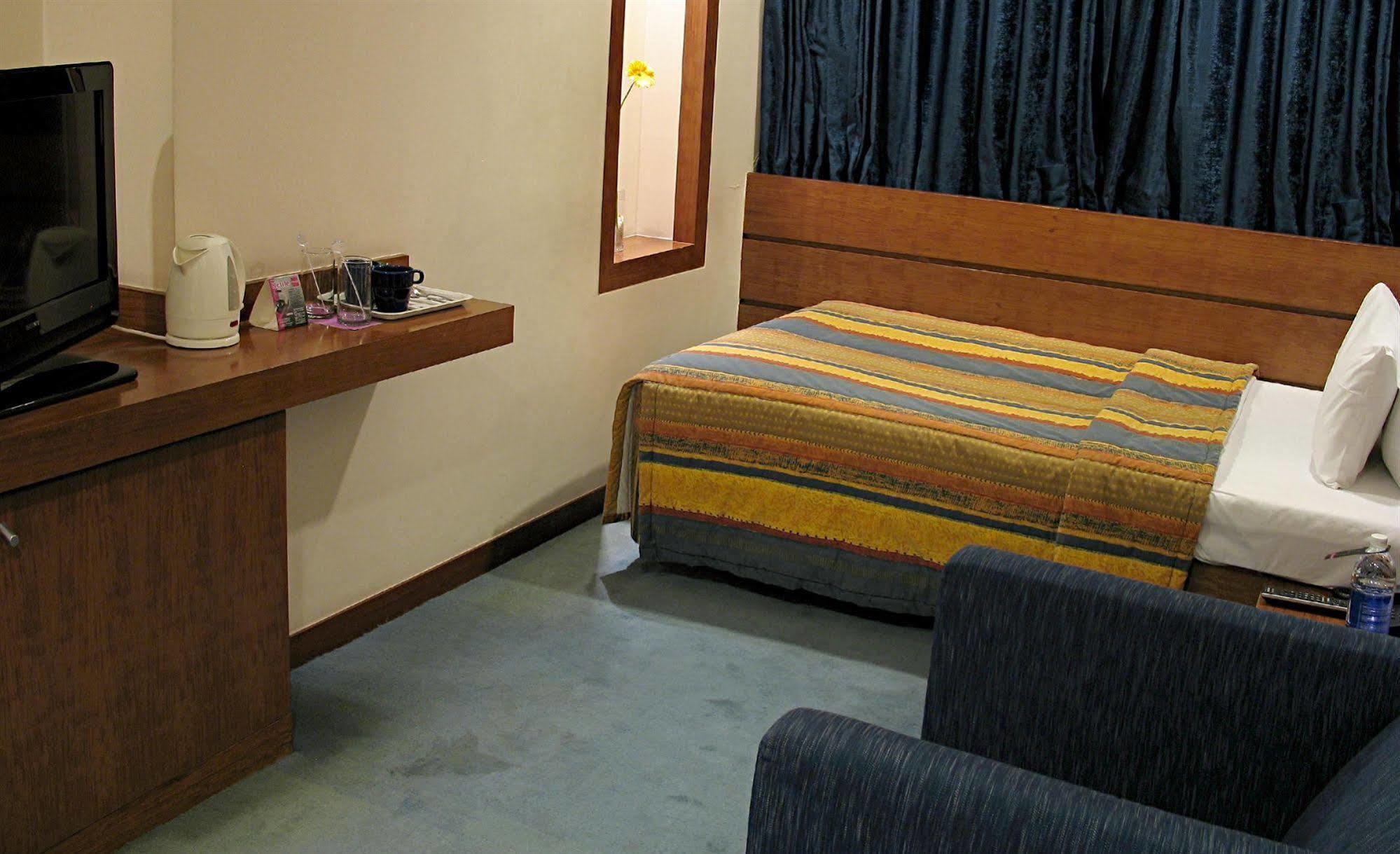 Hotel Studio Estique Pune Exteriör bild