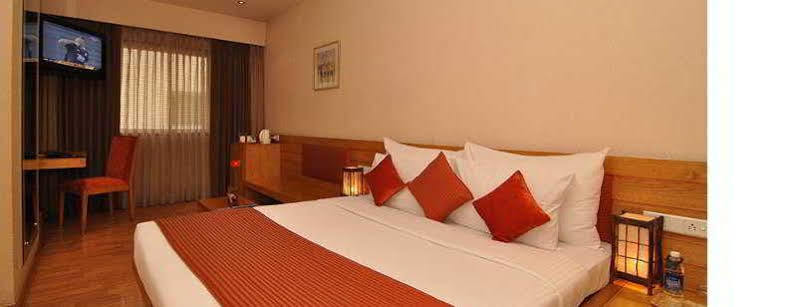 Hotel Studio Estique Pune Exteriör bild