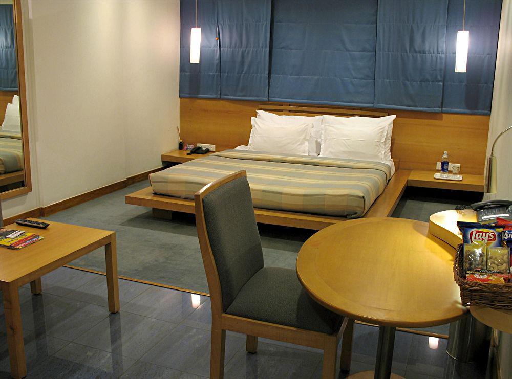 Hotel Studio Estique Pune Exteriör bild